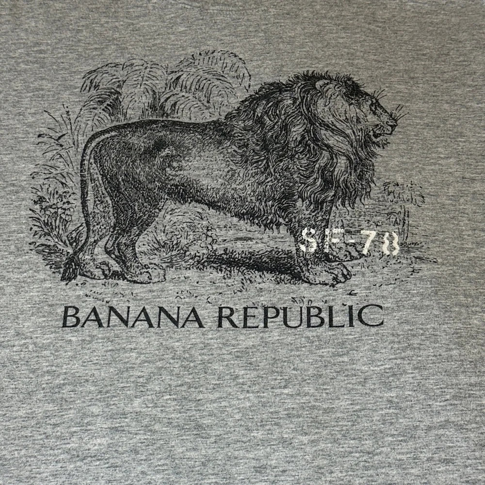 🦁Banana Republic Graphic Tee Lion Tee
